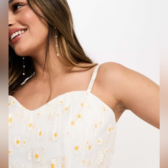 Lace & Beads exclusive tulle bralette and maxi skirt in white Daisy - set - Picture 8 of 8